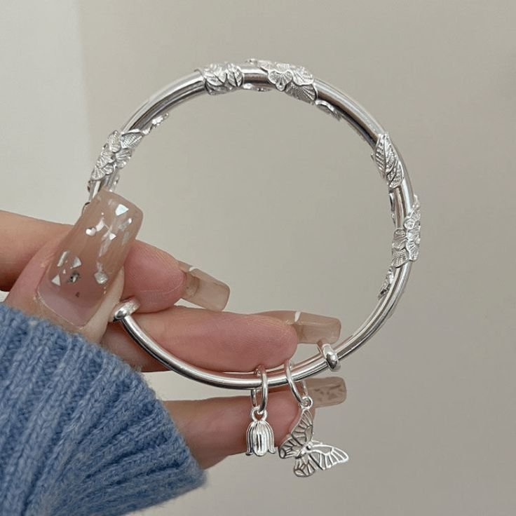 con gái nên đeo vòng tay bạc nào